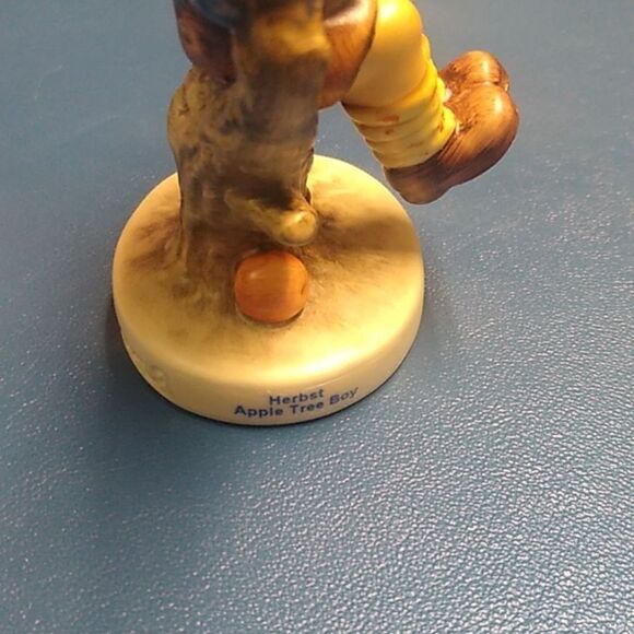 Vintage Goebel Hummel Figurine Boy and girl in Apple Trees Cottagecore - Picture 4 of 11